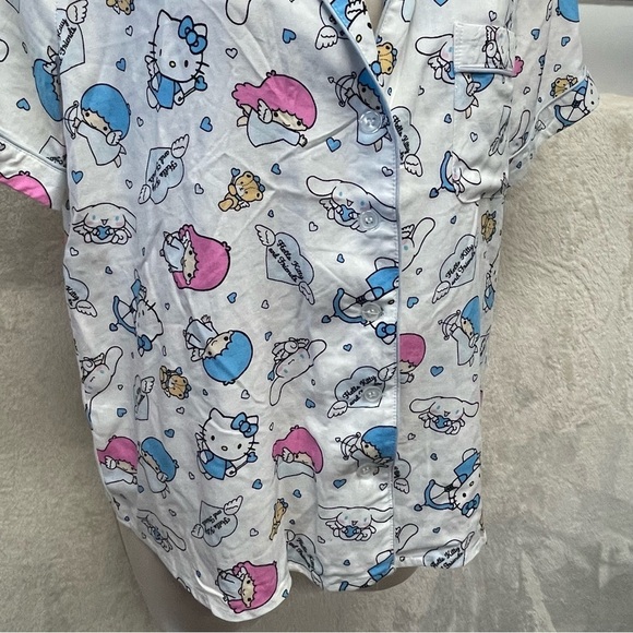 Hello Kitty and friends Sanrio button up shirt women’s small pajama top - Picture 6 of 8